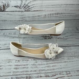 Blue by Betsey Johnson SB-Gray Pointed Toe Flats Ivory Floral